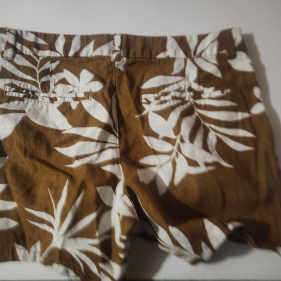 Tropical  print  linen blend women's shorts - Picture 3 of 4